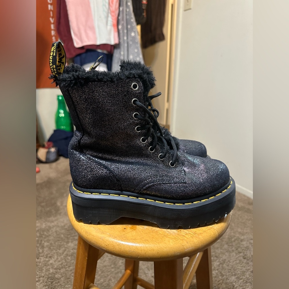 Vintage Dr. Martens Jadon “faux fur-lined” leather platform boots size 6